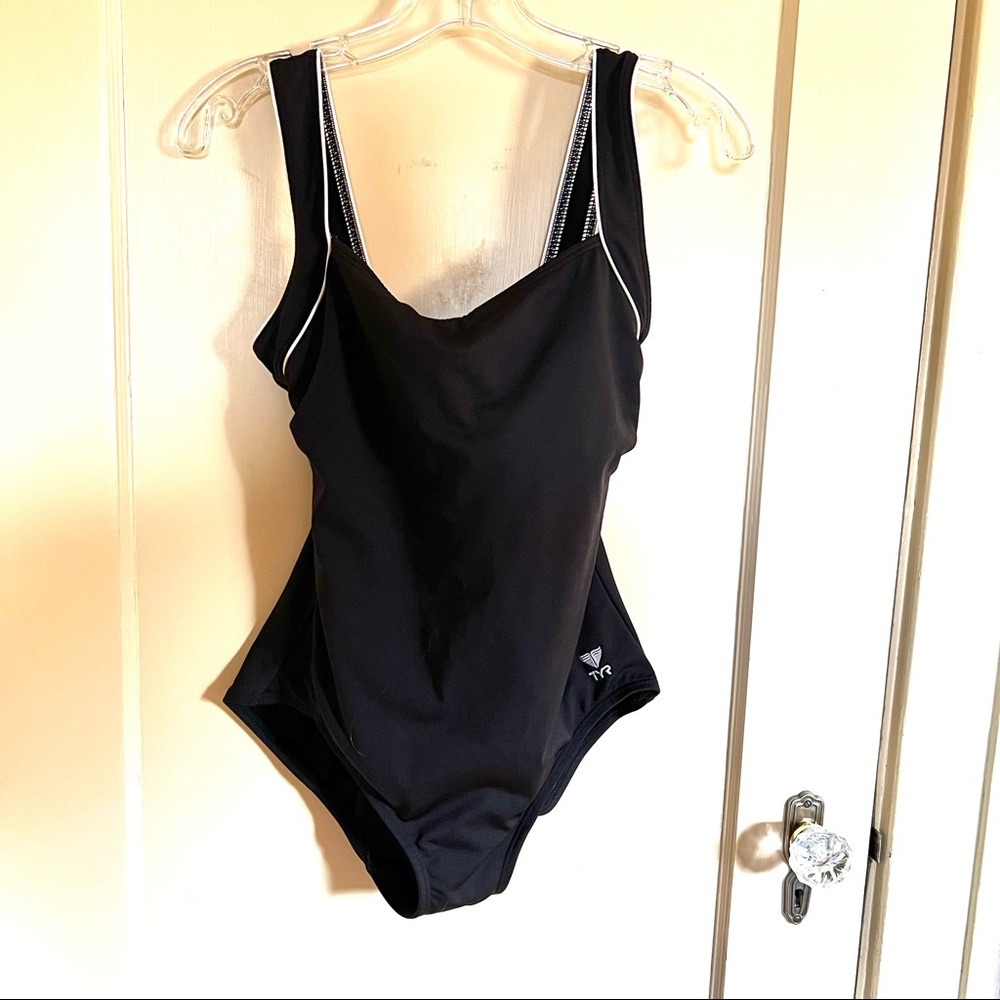 TYR Womens 8 1pc Swimsuit Black w/ White Piping on Straps